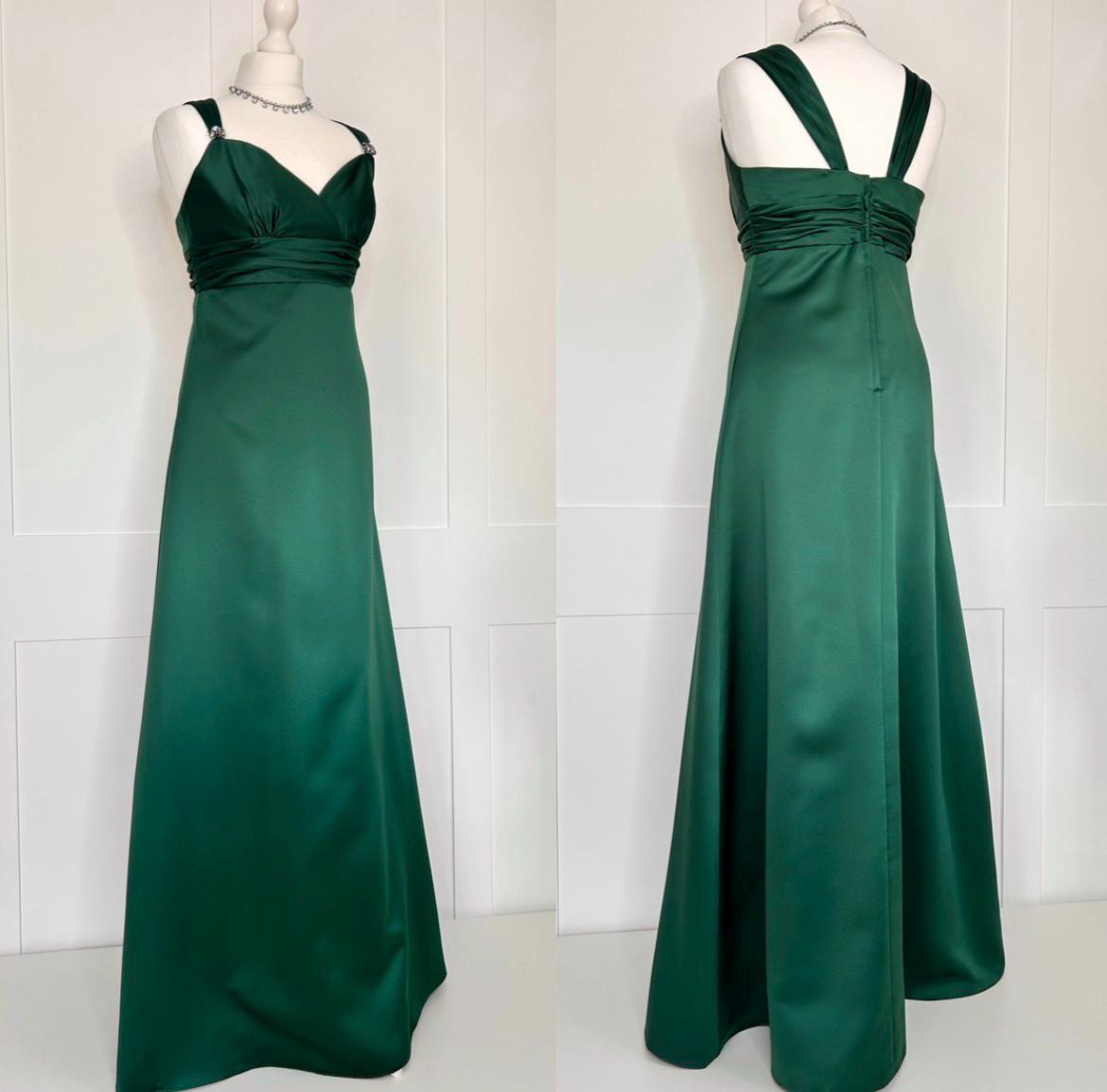 green emerald velvet dress Zapaka Women Sparkly Dark Green Tight Homecoming Dress V Neck Beaded Appliques Cocktail Dress, Dark Green / US14