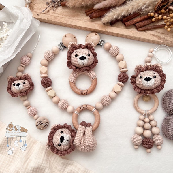 Personalisiert Löwe Sparset Kinderwagenkette Anhänger Greifring Schnullerkette Babyshower Taufe Geburtsgeschenk mit Gravur Naturtöne