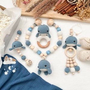 パーソナライズされたクジラブルー貯蓄セットベビーカーチェーンペンダントおしゃぶりチェーングリップおもちゃベビーシャワー洗礼誕生ギフト