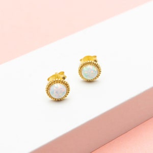 NEVE runde kleine Opal Ohrstecker aus 925er Sterling Silber mit 14K-Echtgold Legierung, Damen Echtsilber Schmuck,Vintage,Studs mit Edelstein