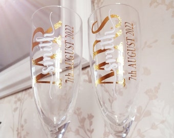 Personalised Mr & Mrs Champagne Flutes Bride Groom Glasses Personalised Wedding Glasses Newlyweds Gifts Prosecco Wine Glasses DIY Wedding