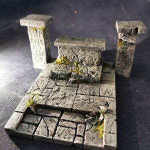 Mini Diorama – Sacred Altar 28mm – Handcrafted Ritual Prop for RPGs & Wargames
