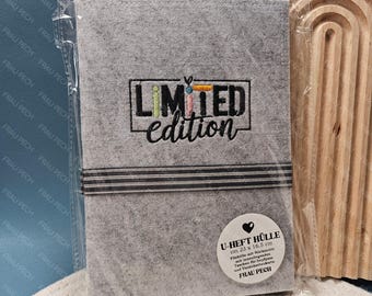 U-Heft-Hülle mit Stickerei "Limited Edition"