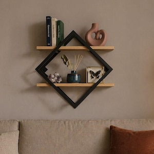 Estantería de pared metálica geométrica moderna, estante flotante minimalista con forma de diamante.