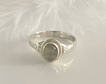 Solitaire labradorite ring 925 silver ring engagement ring for women oval green gray gemstone silver ring gift for her