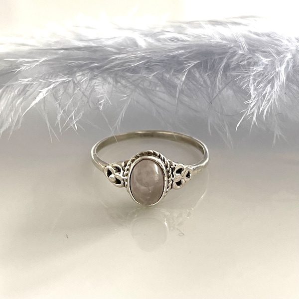 Bague en pierre de lune arc-en-ciel Bague celtique avec véritable pierre de lune Bague en argent 925 avec pierre ovale Bague en argent en filigrane minimaliste