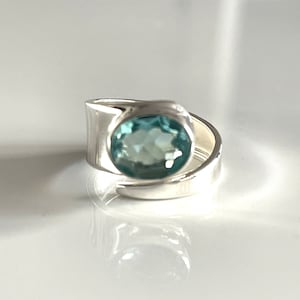 Anel de topázio azul brilhante Anel sólido 925 prata Anel de topázio azul Anel ajustável Anel de declaração Anel de prata com pedra da sorte