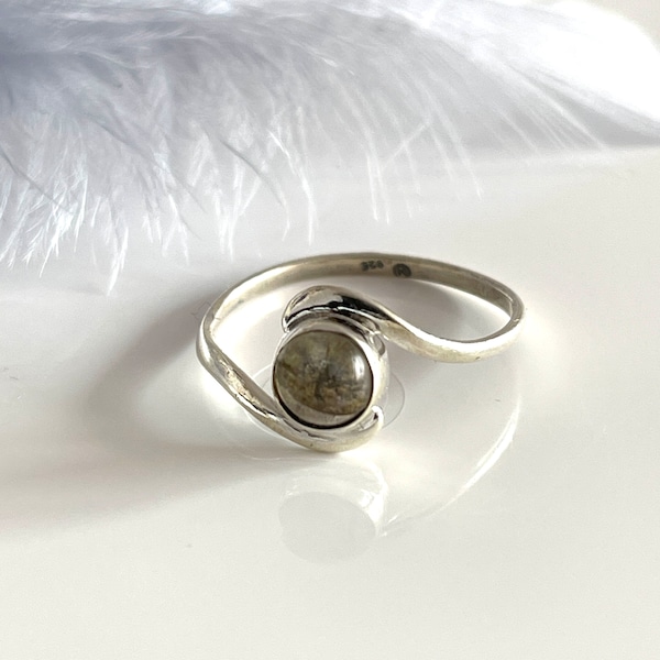 Minimalistischer Silberring mit Labradorit 925 Echtsilber Verlobungsring Unikat Zarter Moderner Silber Ring Damenring