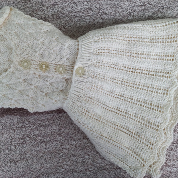 Strickanleitung Babydirndl/Taufdirndl,  Größe 62/68,nahtlos, deutsche PDF-Datei in Tabellenform Schritt für Schritt Anleitung, tolles Muster