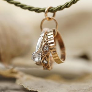 9ct Antique Interlocking Charm Pendant, 1940s Beautiful Triple Ring Pendant, Gold Present for Her