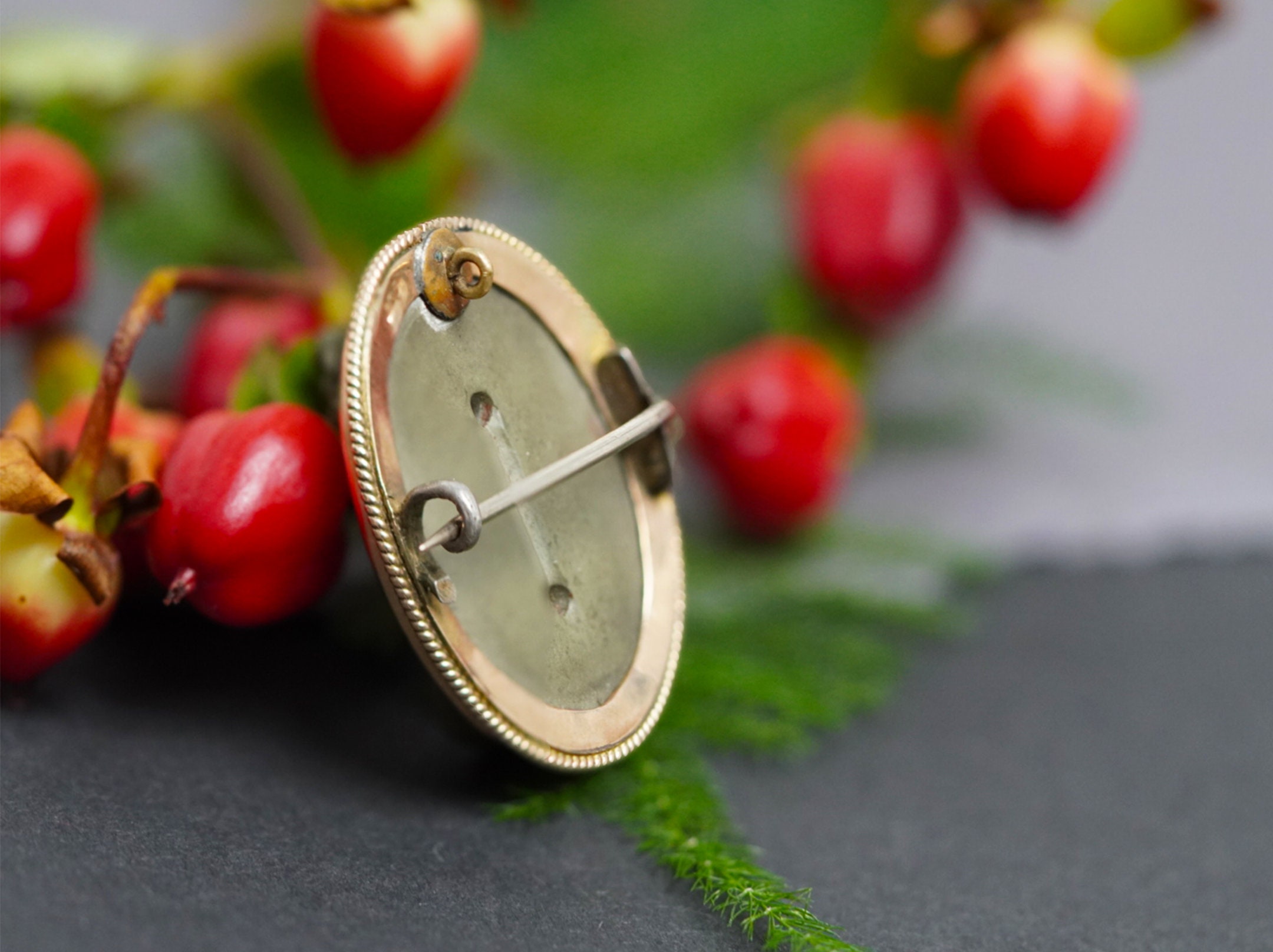 決算SALEで更にお安く❣️美品❣️Liverino Cameo 女性肖像 ブローチ 9ct Gold Antique Lava Cameo Brooch and Pendant, Unique Green Cameo