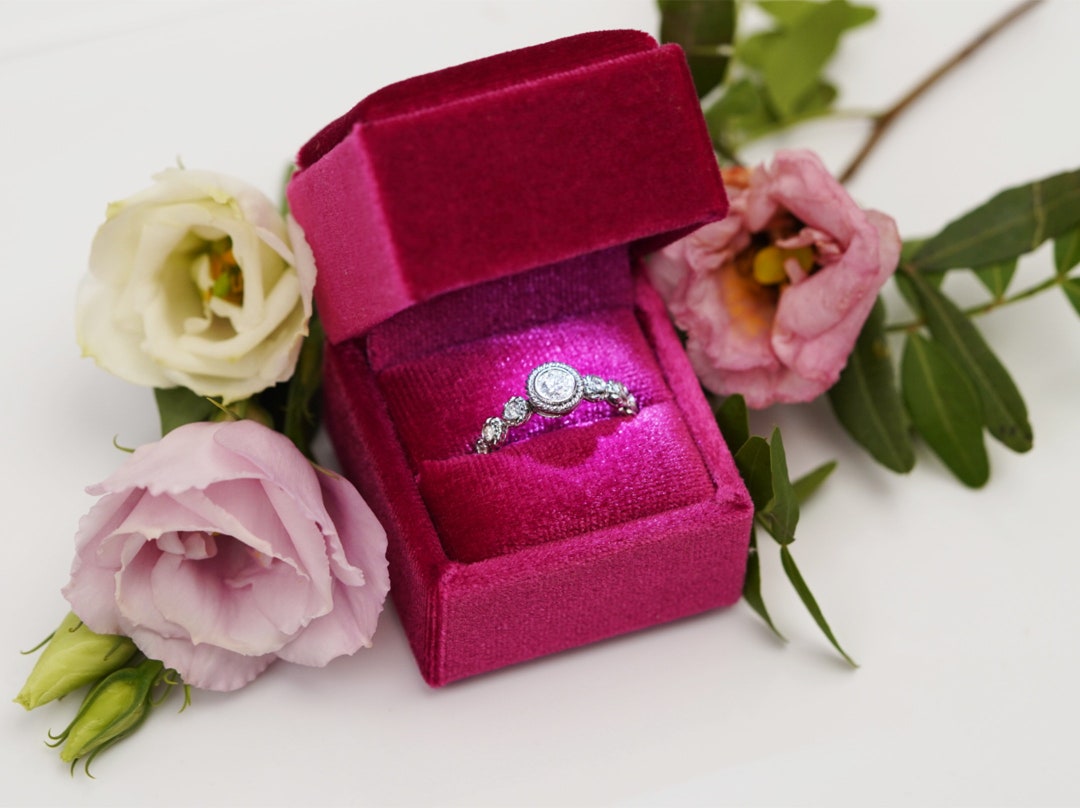 Pink Engagement Ring Flower Box Great Quality Velvet LED Ring Box