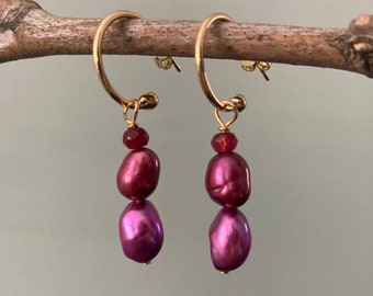 Pendientes de perlas barrocas rosas y rojas