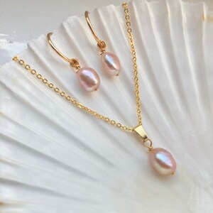 Marie Antoinette pink pearl earrings and necklace set