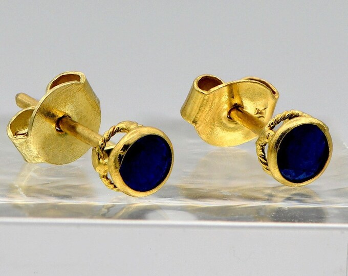 Elegant 0.84ct Blue Sapphire Studs in 18k Yellow Gold - Perfect for Valentine's Day or Anniversary