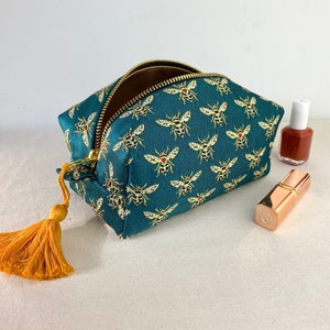 Makeup Bag, Toiletry Travel Pouch, Cosmetic Bag, Boxy Bag, Bee, Emerald Green, Gold, Vegan leather. Handmade by Buidel Amsterdam afbeelding 1