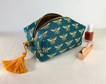 Makeup Bag, Toiletry Travel Pouch, Cosmetic Bag, Boxy Bag, Bee, Emerald Green, Gold, Vegan leather. Handmade by Buidel Amsterdam