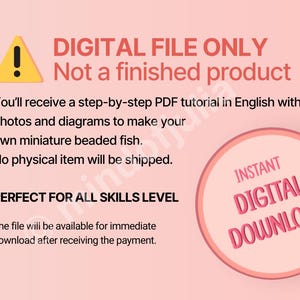 Pu&ograve; includere: Annuncio di file digitale su sfondo rosa. Il testo recita "SOLO FILE DIGITALE" e "DOWNLOAD DIGITALE IMMEDIATO". Include le istruzioni per un tutorial PDF passo passo per realizzare pesciolini di perline.