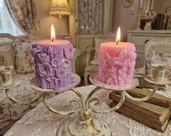 Pijlerkaars met bloemen | Met de hand gegoten sojawas botanisch sculpturaal decor