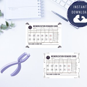 Op de afbeelding: Twee printbare zwart-witte beloningskaarten voor het uit het hoofd leren met een grijs-wit stippenpatroon. De kaarten hebben ruimte voor een naam, een sectie voor ponsen en een ruimte om te schrijven waarvoor de kaart goed is. De tekst op de kaarten luidt "Memorization Reward Card" en "Receive a reward for every 6 punches earned".