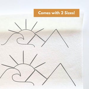 Pode incluir: Dois desenhos de linha preta de um design de sol, onda e montanha. O design &eacute; mostrado em dois tamanhos, um maior que o outro.