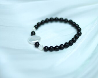 Brazalete de perlas de sheen obsidiana y genuina de moneda barroca / Piedra de la suerte y la protección / Regalos para hombres y mujeres