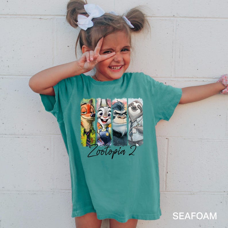 Comfort Colors Disney Zootopia 2 Shirt: Nick Wilde Judy Hops Flash Slothmore Tee 324672 imagem 1