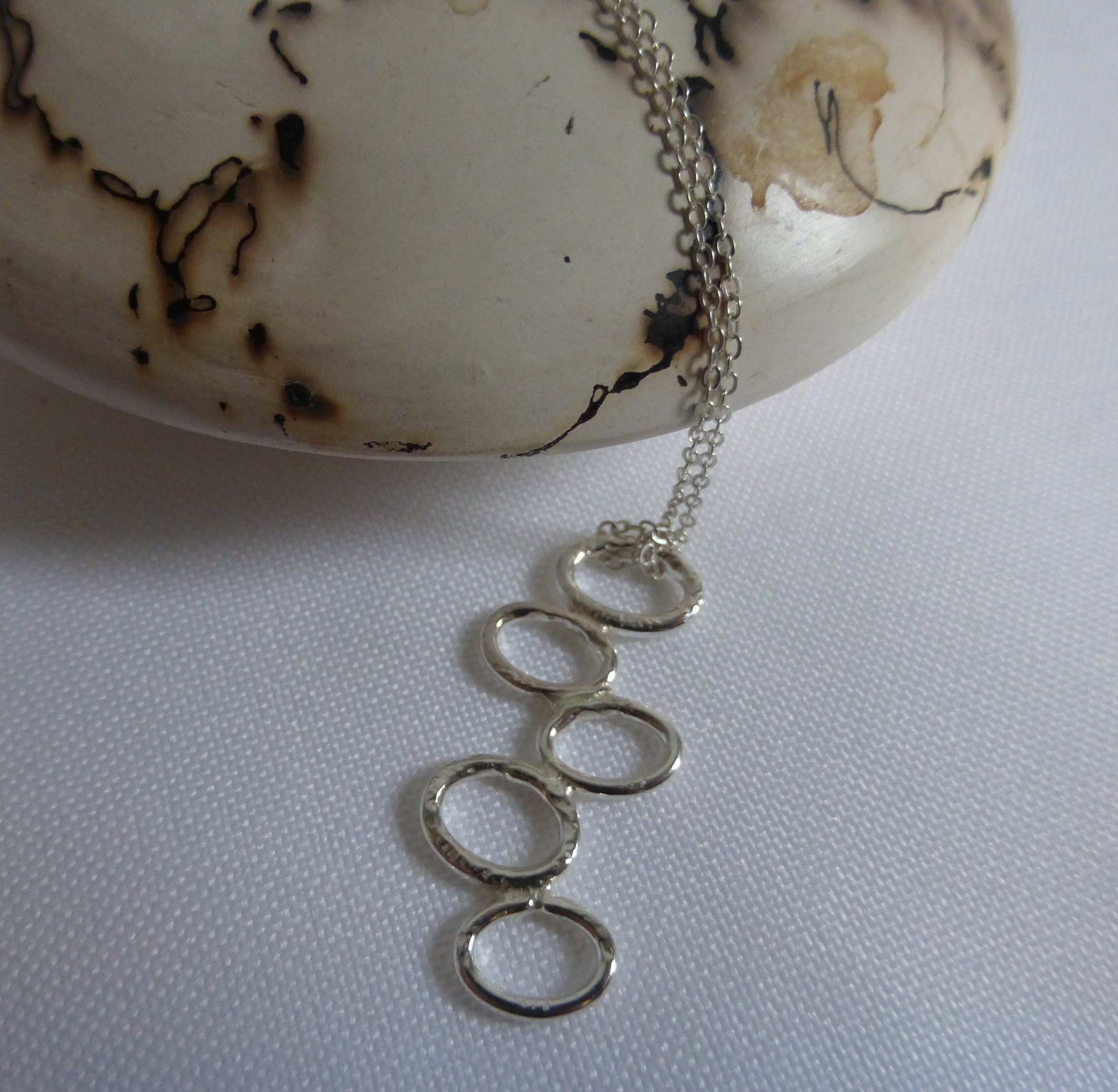 アクセサリー CASCADE PENDANT NECKLACE TRIPLE ORCHID CASCADE NECKLACE - The Huntington Store