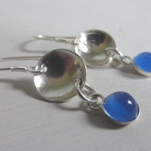 Natürliche Edelstein Ohrringe mit silbernen gewölbten Kreisen