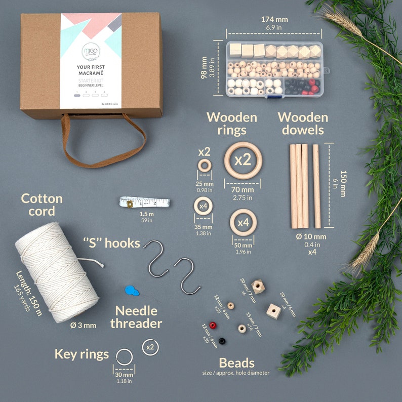Puede incluir: Un kit de inicio de macram&eacute; para principiantes, que incluye una caja de cart&oacute;n, cord&oacute;n de algod&oacute;n, aros de madera, clavijas, cuentas y herramientas. El kit incluye una cinta m&eacute;trica de 1,5 m y 150 m de cord&oacute;n de algod&oacute;n.