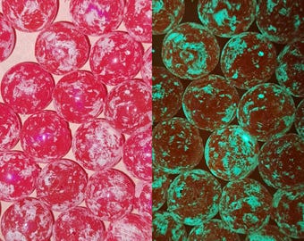 50 16mm UV and Night Glow durable Softbeads. Mottled hyperberry artificial salmon eggs for steelhead and trout soft plastic.