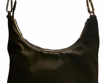 Borsa a tracolla compatta Gucci in nylon e pelle, anni '90, nera, elegante e silenziosa.