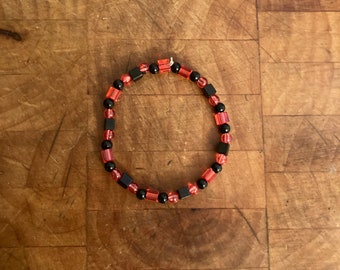 Bracelet perlé noir/rouge