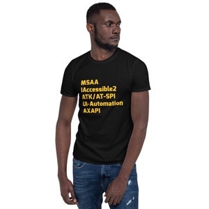 Puede incluir: Una camiseta negra con el texto "MSAA IAccessible2 ATK/AT-SPI UI-Automation AXAPI" impreso en amarillo.