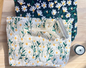 Embroidered Daisy Makeup Pouch, Floral Cosmetic Bag with Zipper