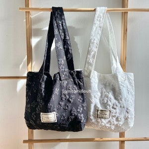 Tote bag with embroidered flowers |  Flower tote bag with inner pockets | Bridesmaid tote bag | Wedding | Gift For Her | Spring Gift