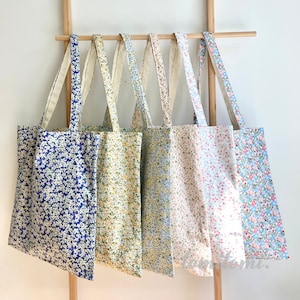 Schicke Blumen-Einkaufstasche für jeden Anlass | Perfekt für Schule oder Hochzeit Begleiter | Ideales Geschenk für Sie | Vielseitiges Frühling/Sommer Accessoire