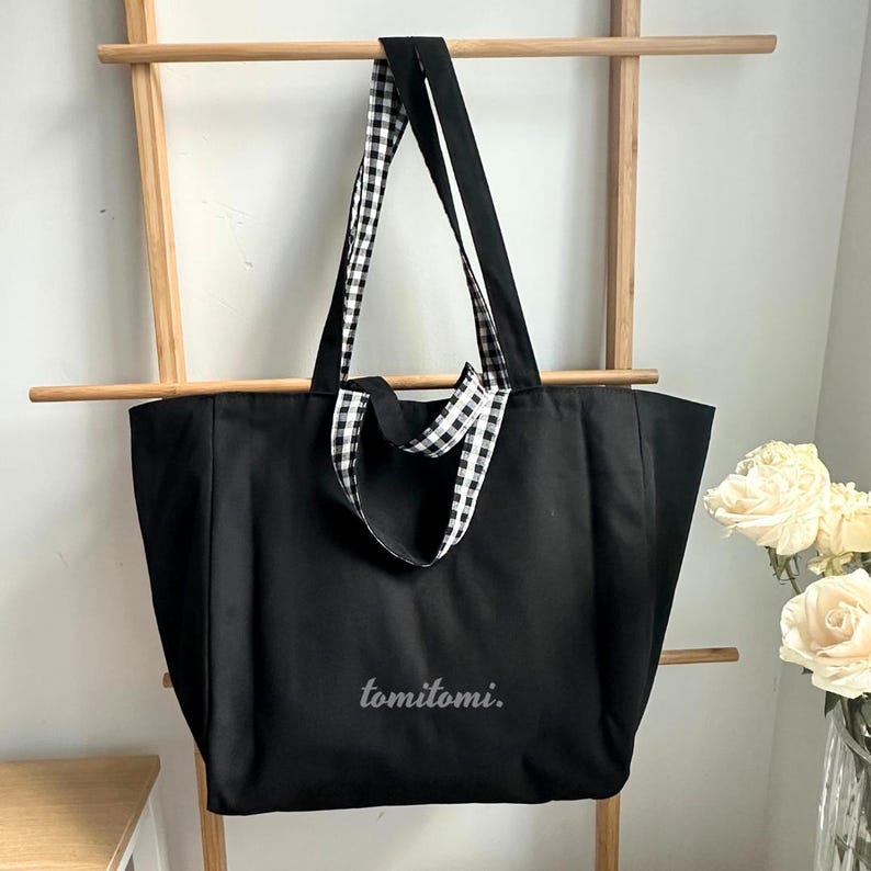 Wendetasche aus Canvas | Gingham & Solid Colors, Geräumige Wochenend-Umhängetasche Black x Gingham
