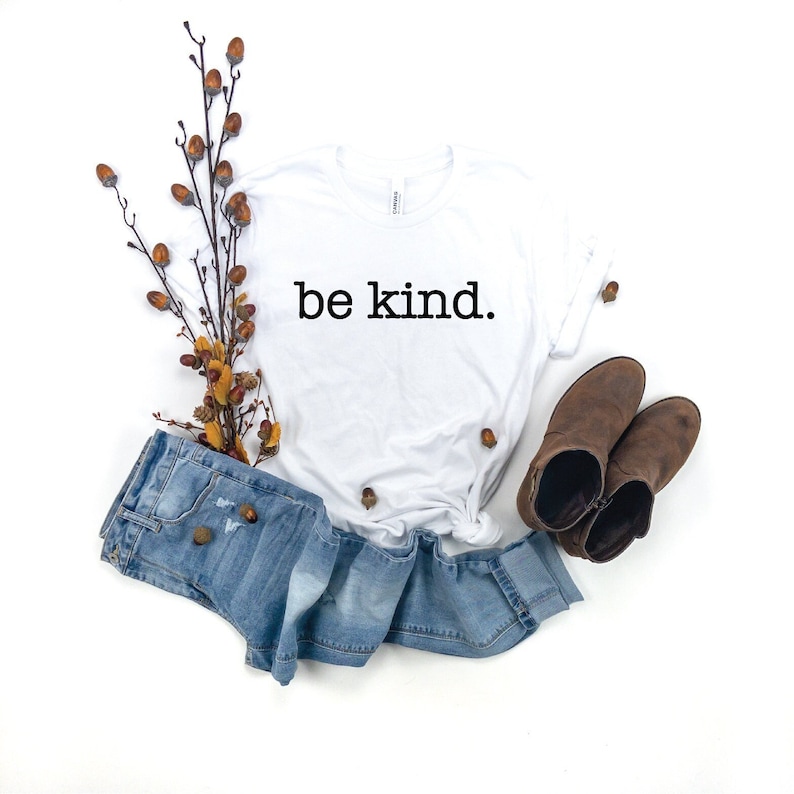 Camiseta «Sé amable», camiseta motivacional, camiseta positiva, camiseta inspiradora, camiseta de mujer, camiseta con buena vibra, regalos con frases positivas y bonitas imagen 1