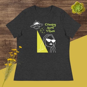 Creepy Aunt Vibes, birthday gift for aunt, present for her, funny shirts, Women&#39;s T-Shirt, ufo sighting