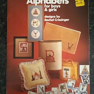 Leisure Arts Charted Alphabets #152