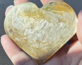2-3 inch Heart-Shaped Golden Mica Carving Decorative Collectible