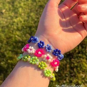 seed bead bracelet / daisy bead bracelet / flower bead bracelet / daisy bracelet / daisy bracelet beads / aesthetic beaded flower bracelet