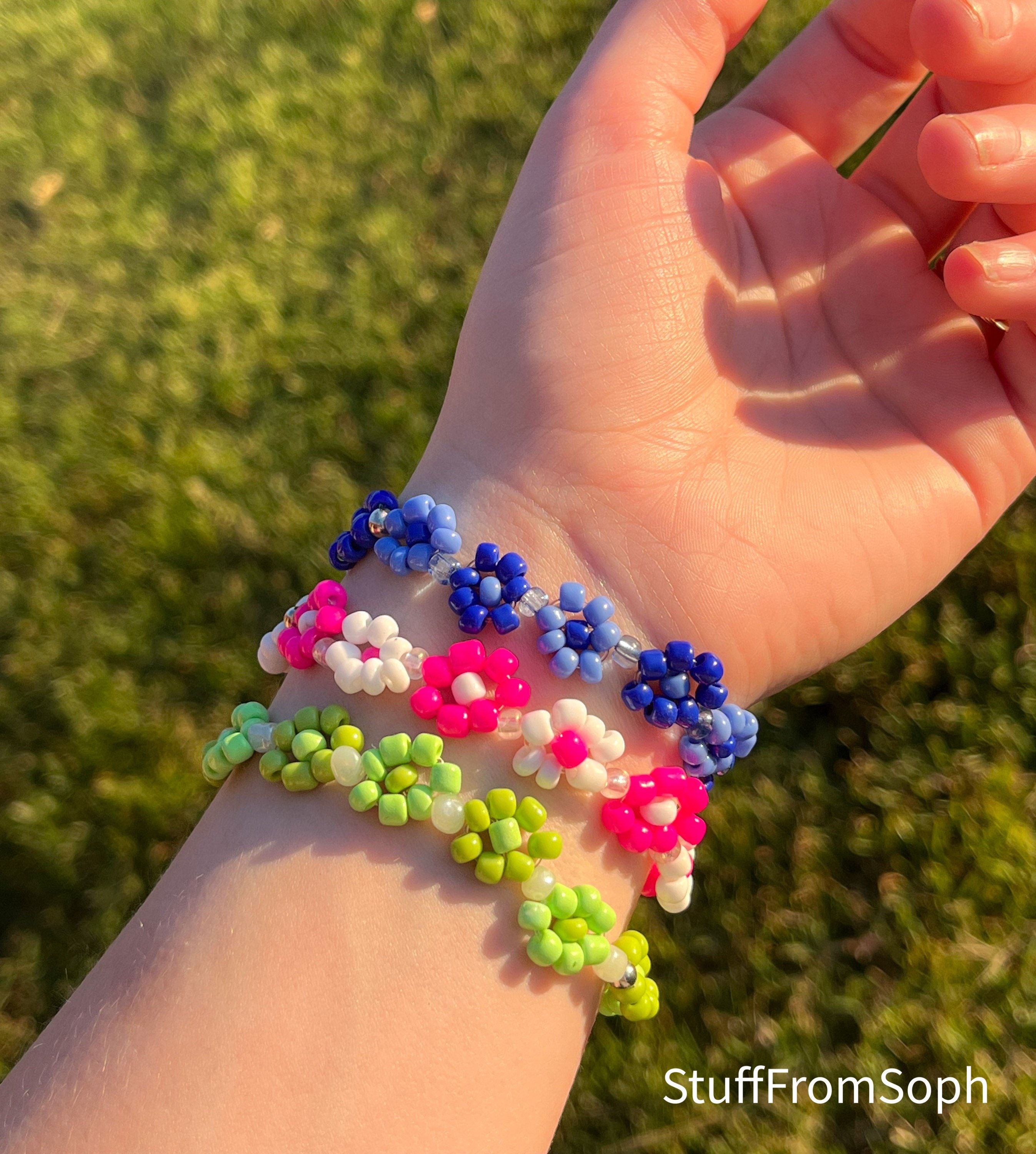 Seed Bead Bracelet / Daisy Bead Bracelet / Flower Bead Bracelet