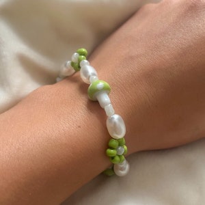 Daisy Bracelet | Flower Bead Bracelet | Beaded Flower Bracelet | Mushroom Bracelet | Seed Bead Bracelet | Daisy Flower | Mushroom Kandi