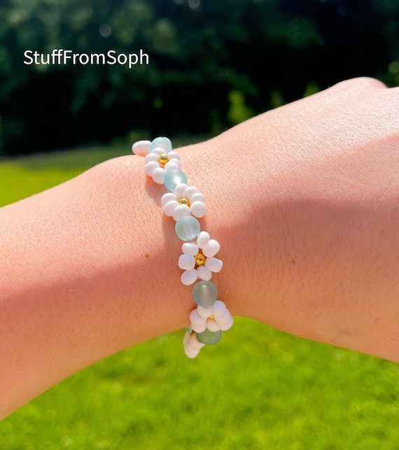 Dazzling White Daisy Flower Resin Bracelet