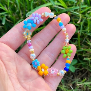 seed bead bracelet / daisy bead bracelet / flower bead bracelet / daisy bracelet / daisy bracelet beads / aesthetic beaded flower bracelet