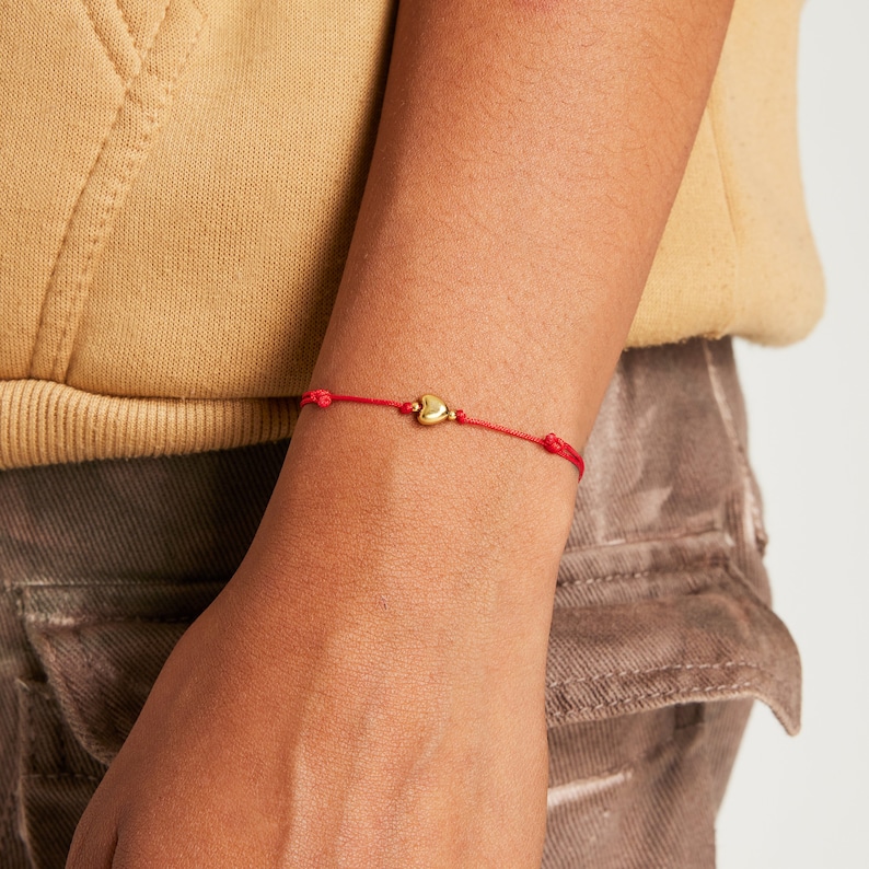 red string bracelet