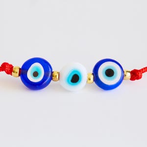 glass evil eye bracelet detail
