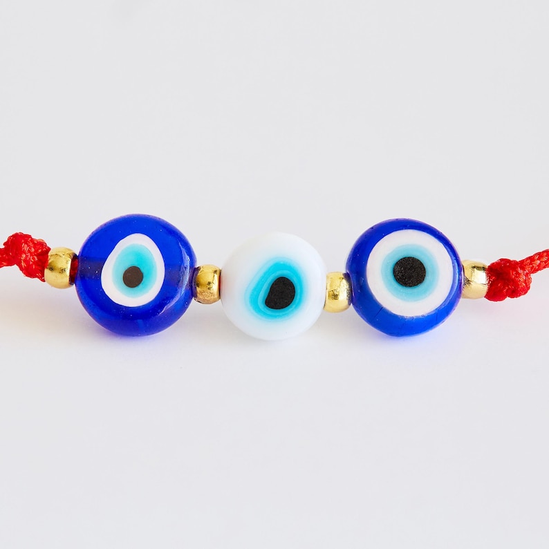glass evil eye bracelet detail